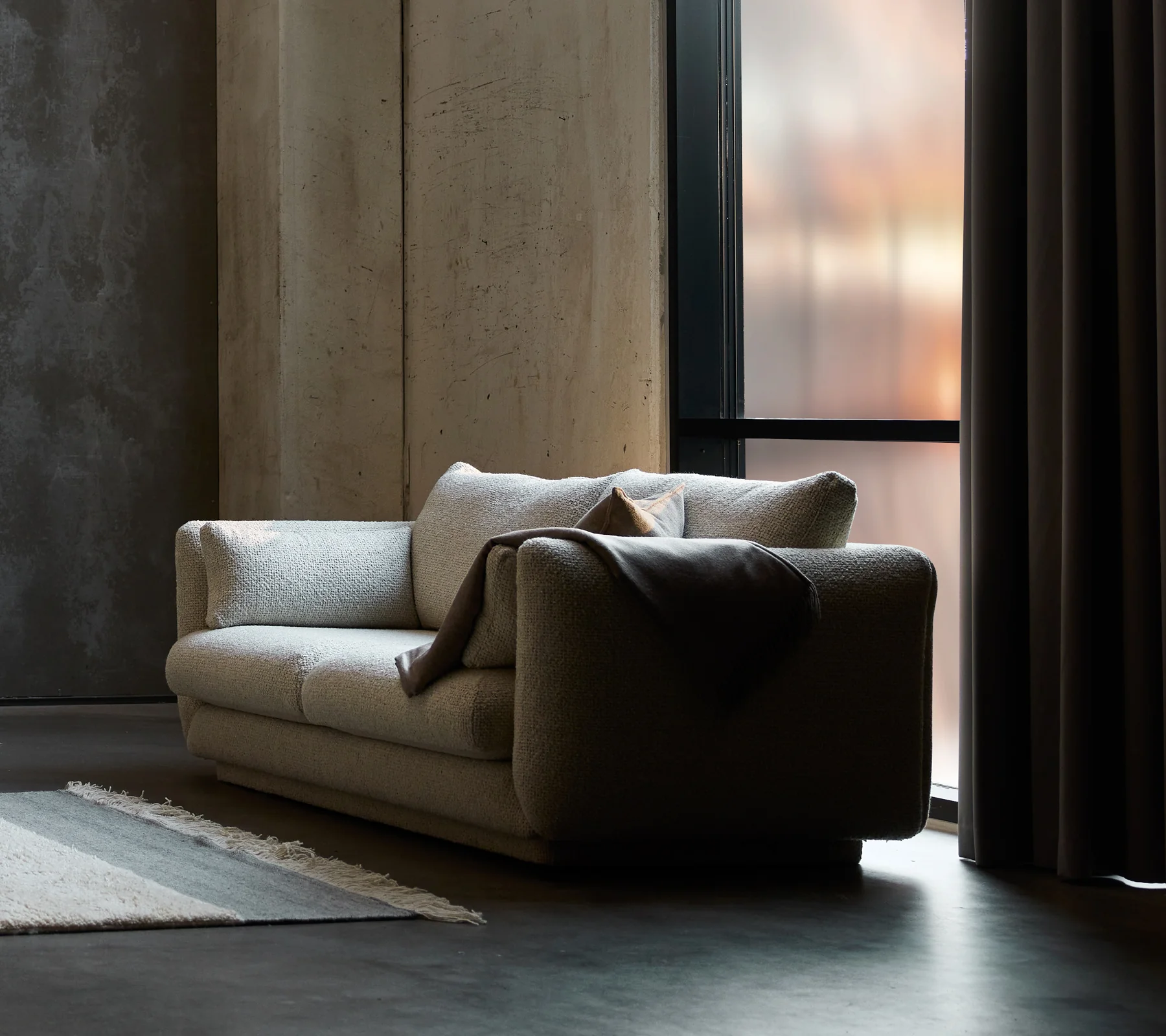 Bloom 2-seater sofa w/plinth - Image 6