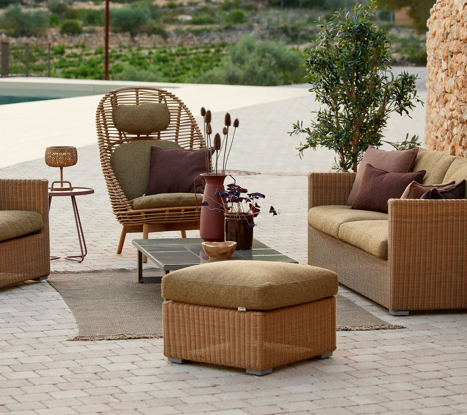 Chester footstool/coffee table - Image 4