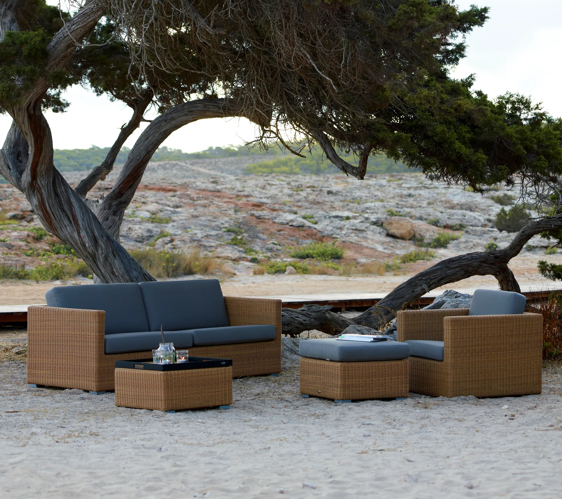 Chester footstool/coffee table - Image 7