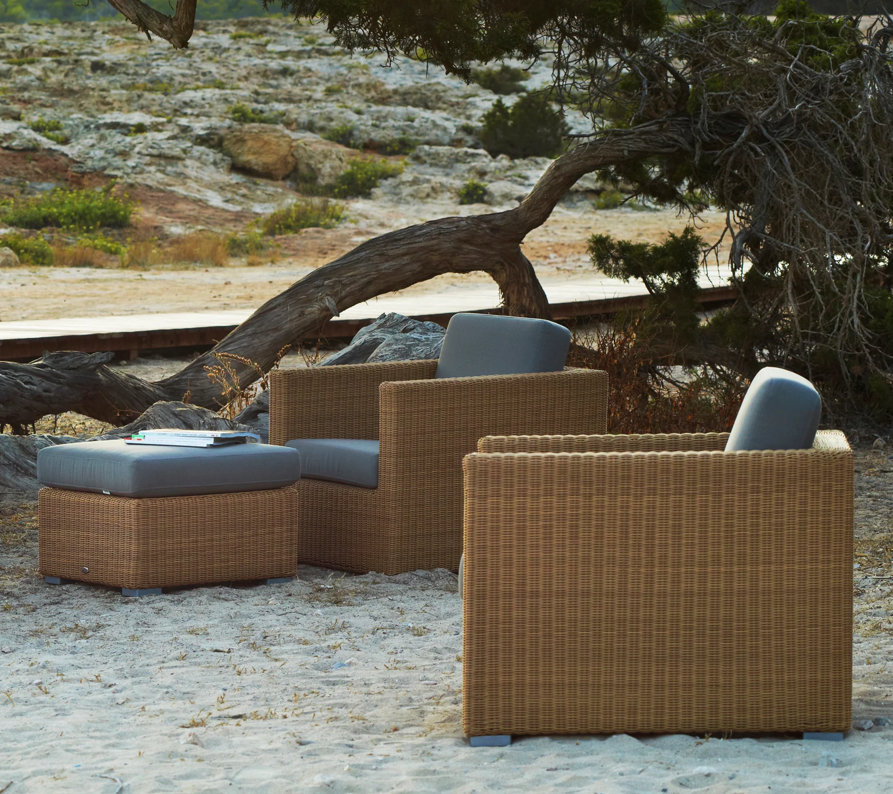 Chester footstool/coffee table - Image 8