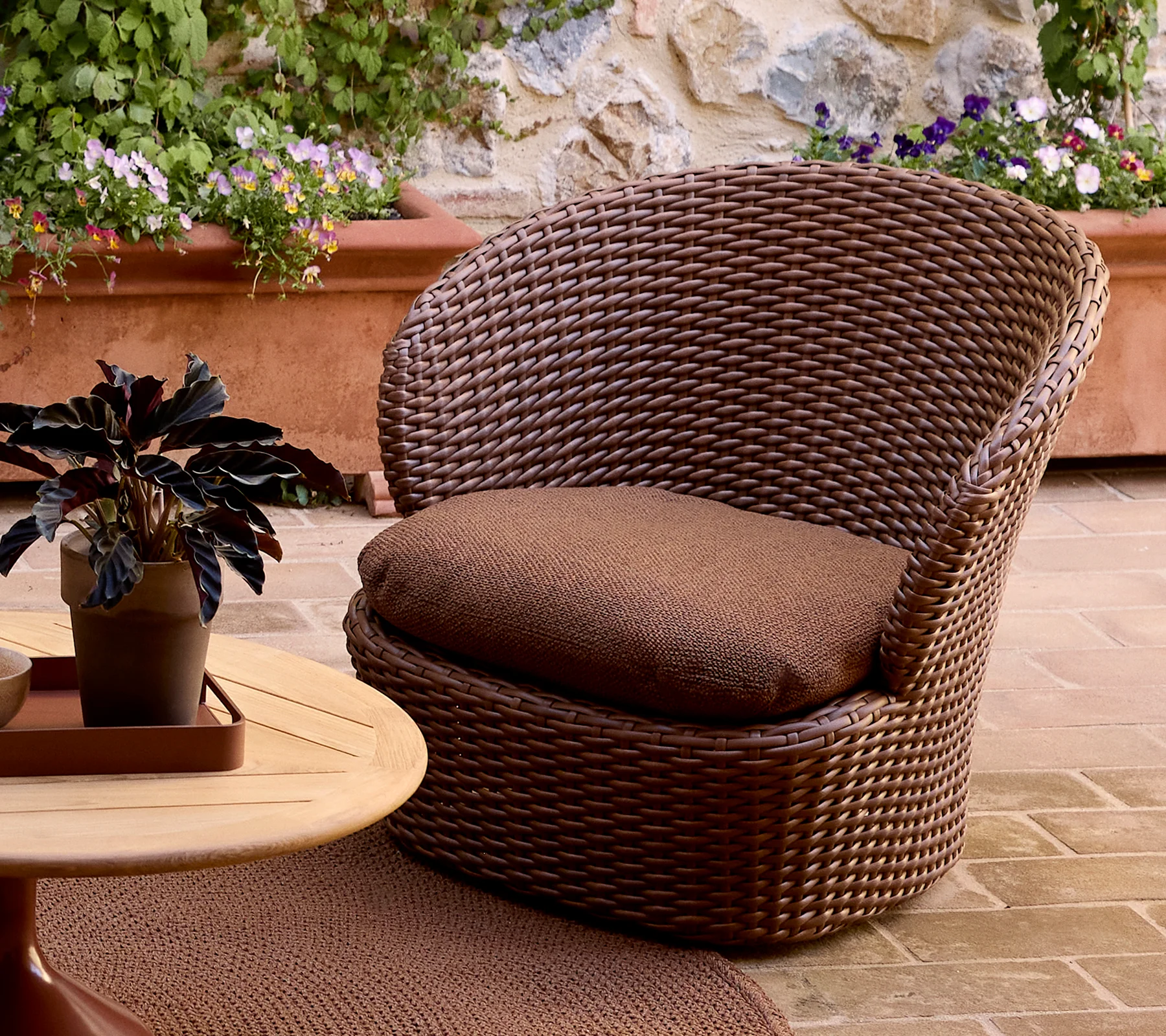 Coast lounge chair w/swivel - Image 8