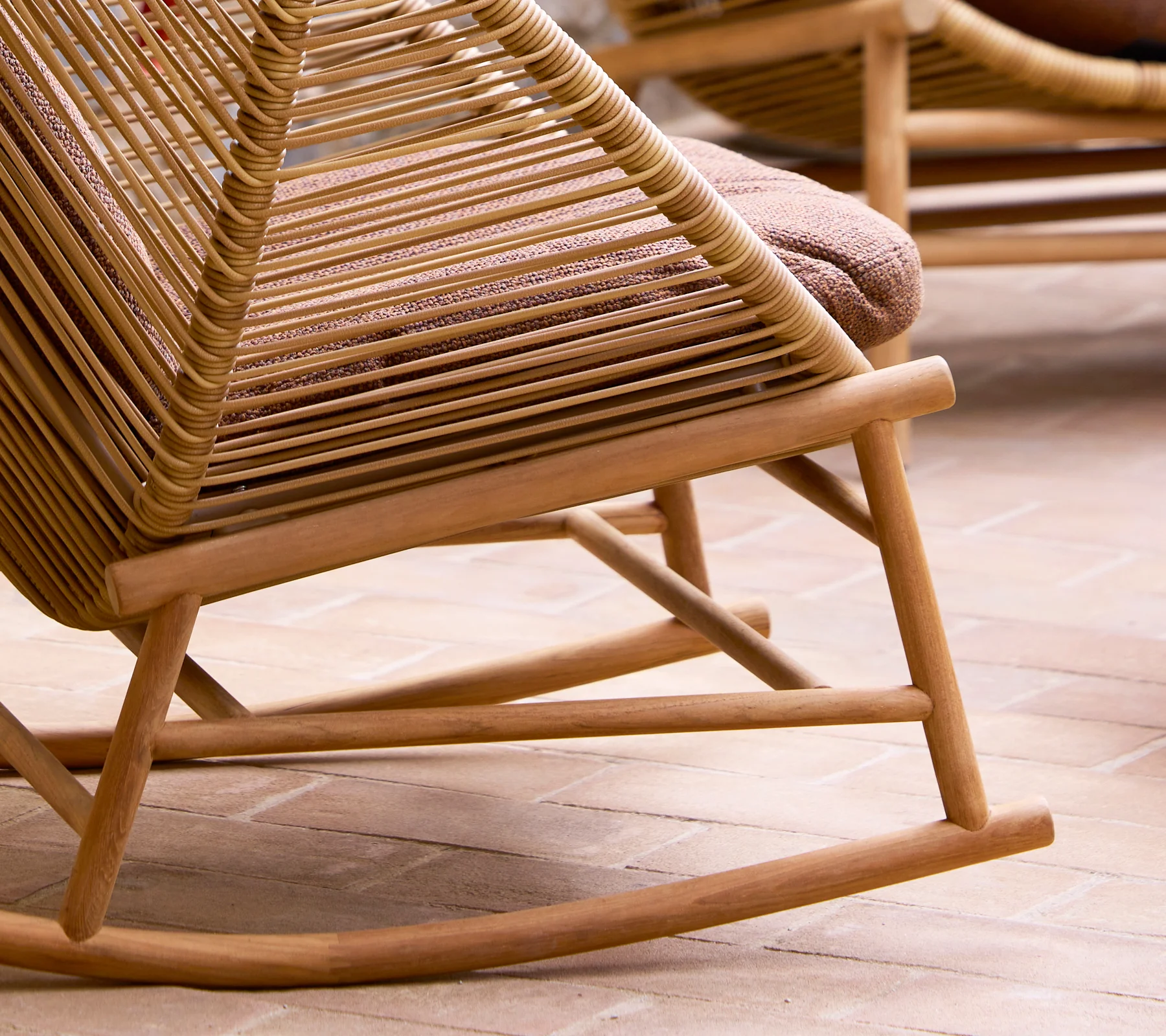 Hive rocking chair - Image 29
