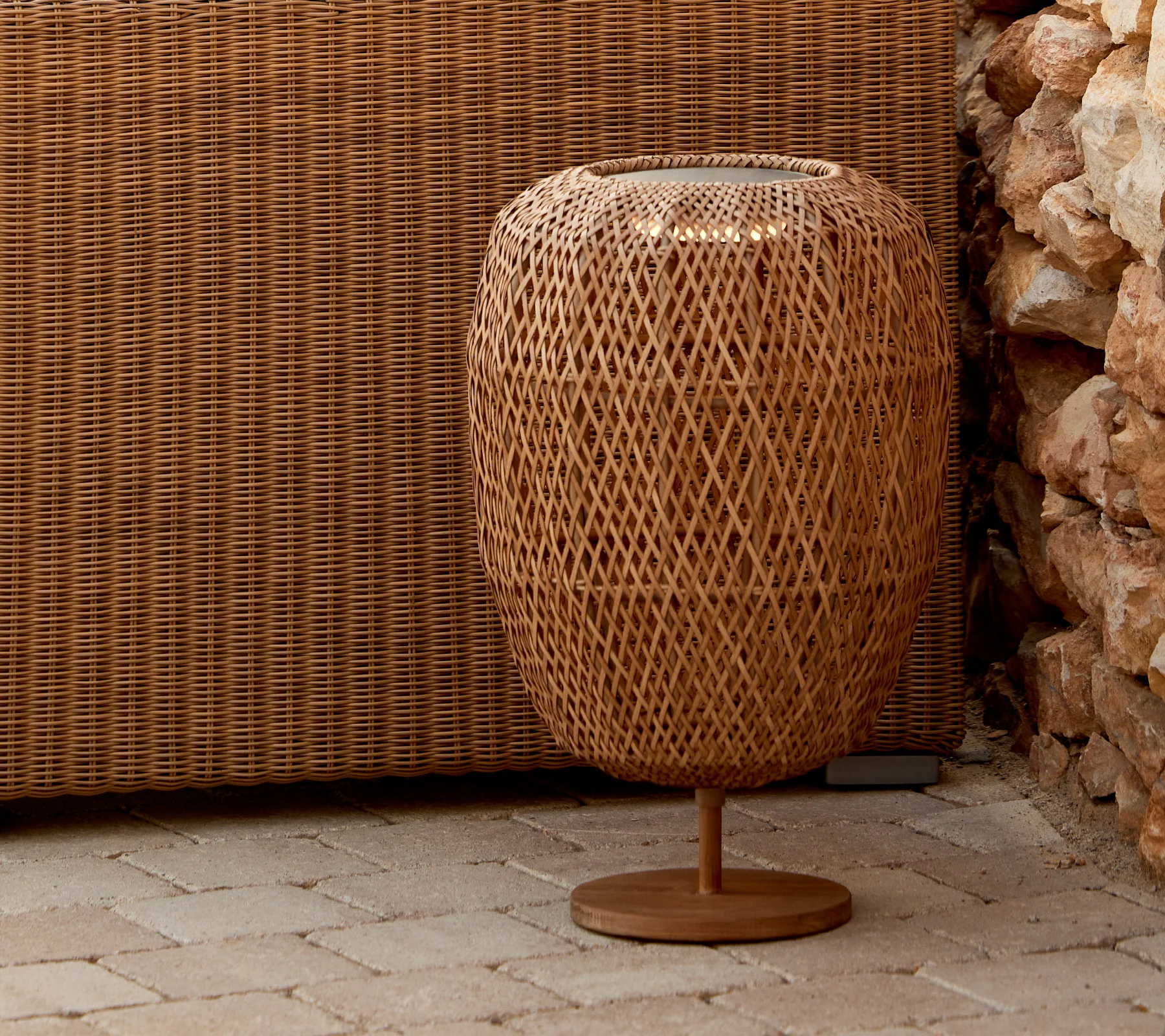 Illusion Glow table lamp, medium - Image 10