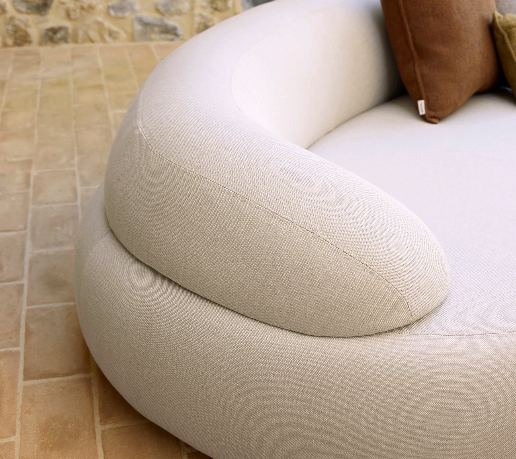 Mellow 6-seater sofa - Image 10