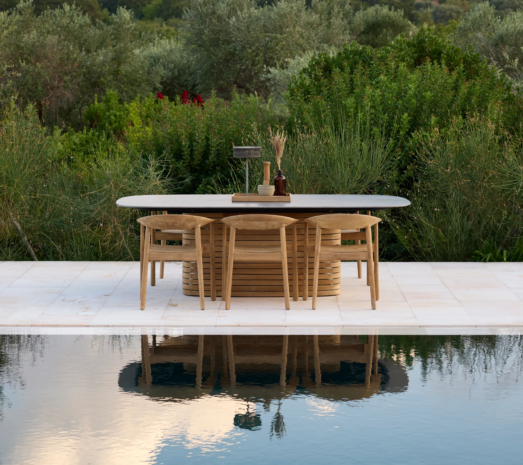 Mellow dining table, oval - medium - Image 4