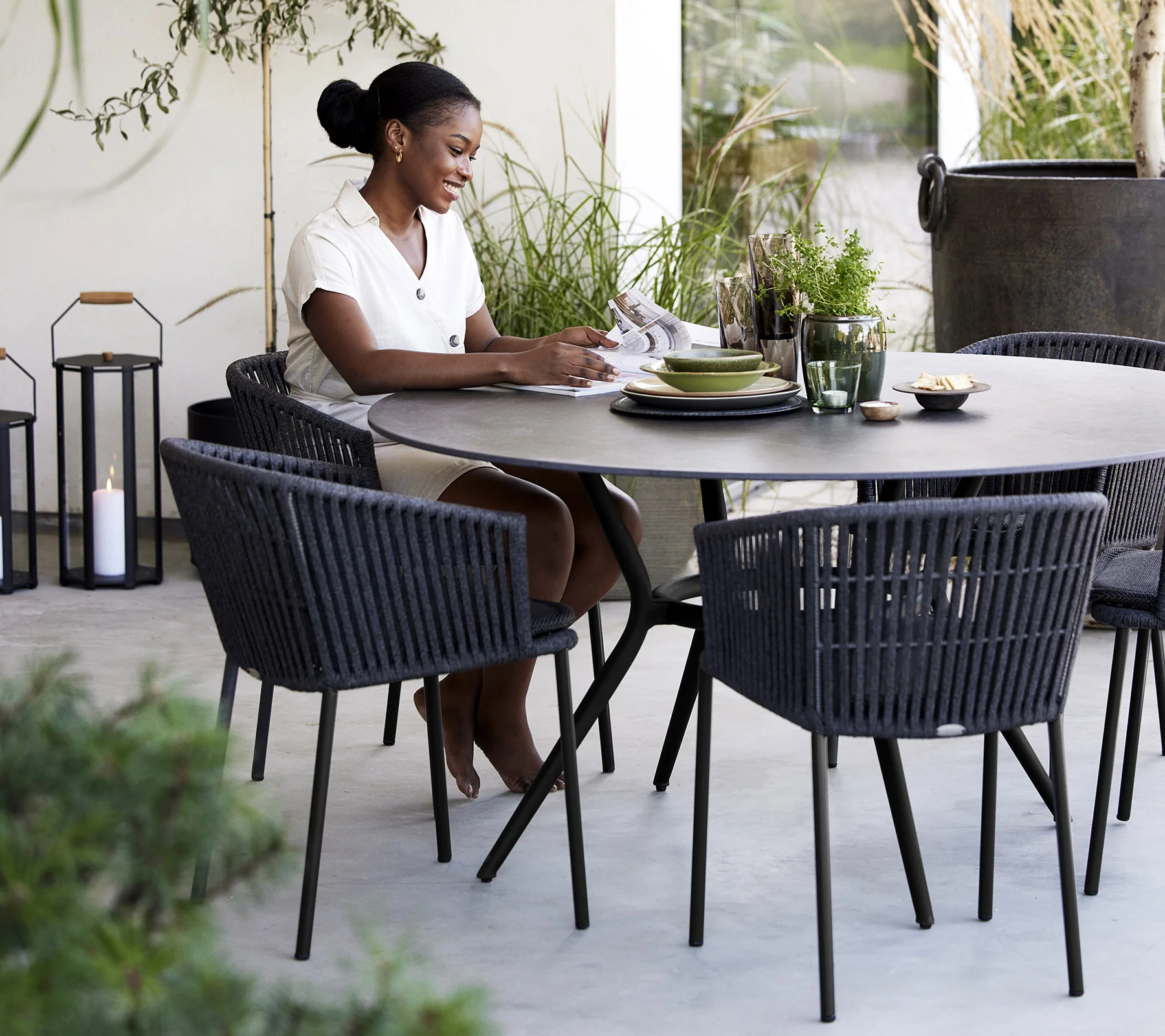 Moments chair, stackable - Image 2