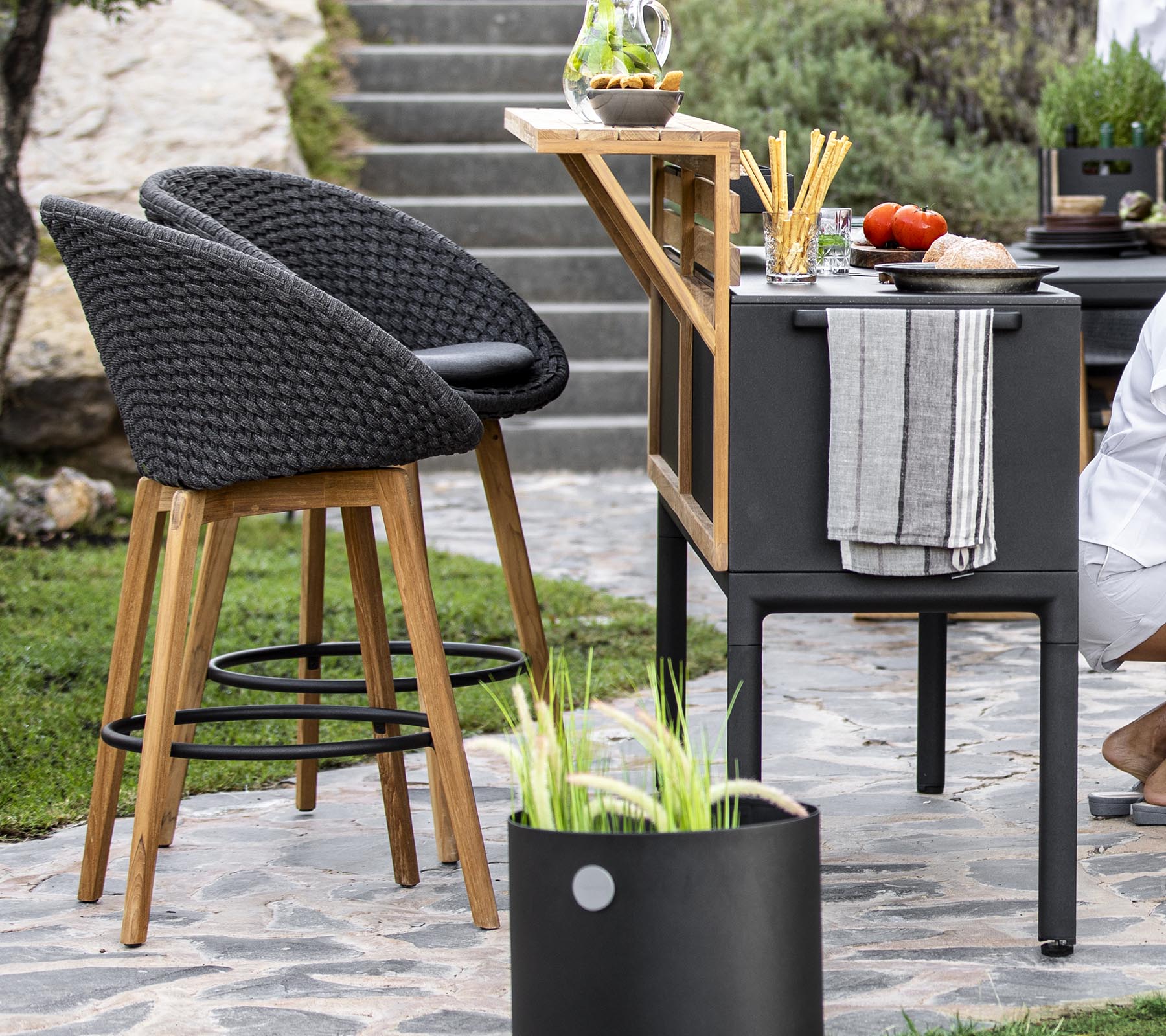 Peacock bar chair - Image 3
