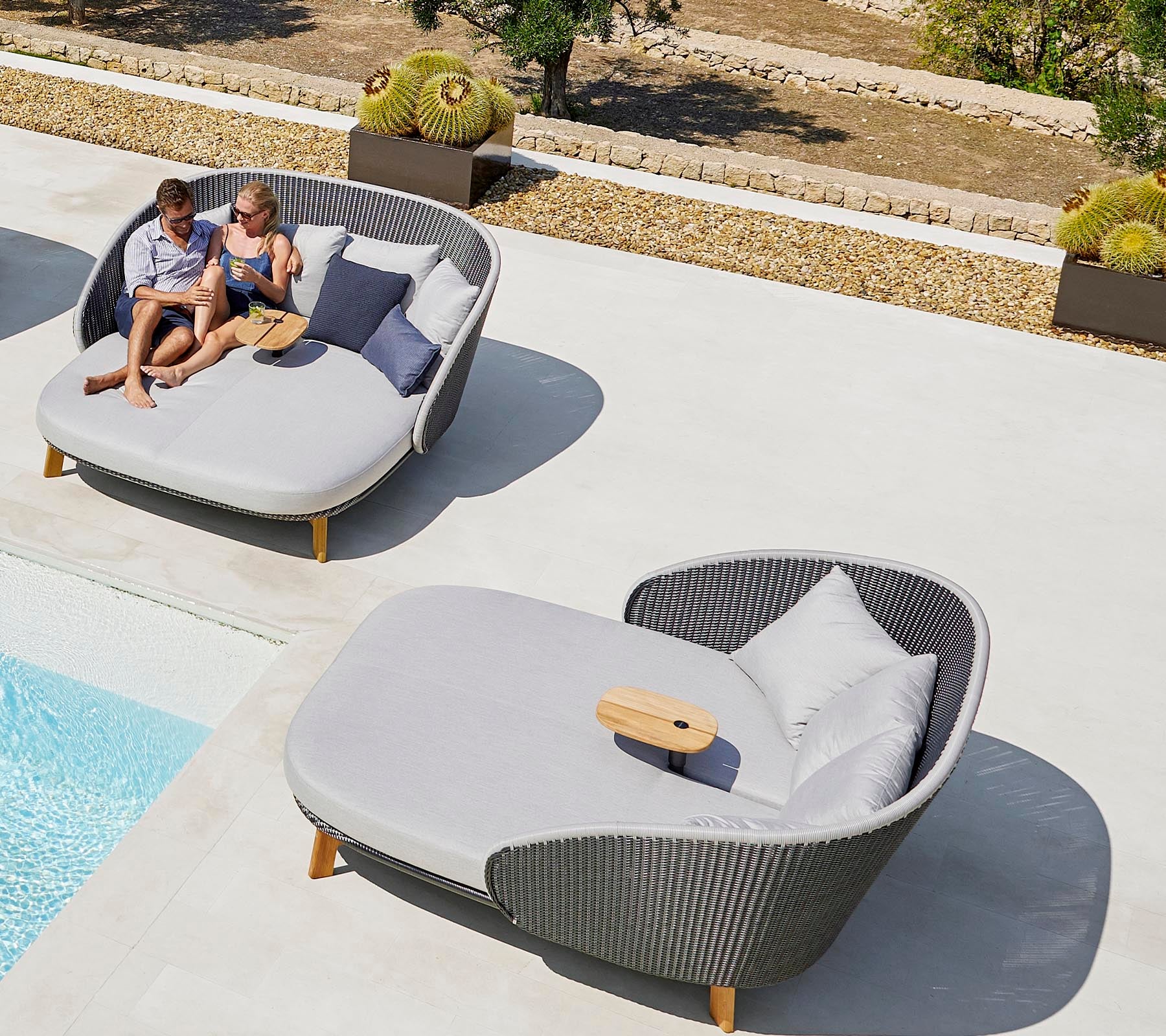 Peacock Daybed - Image 5