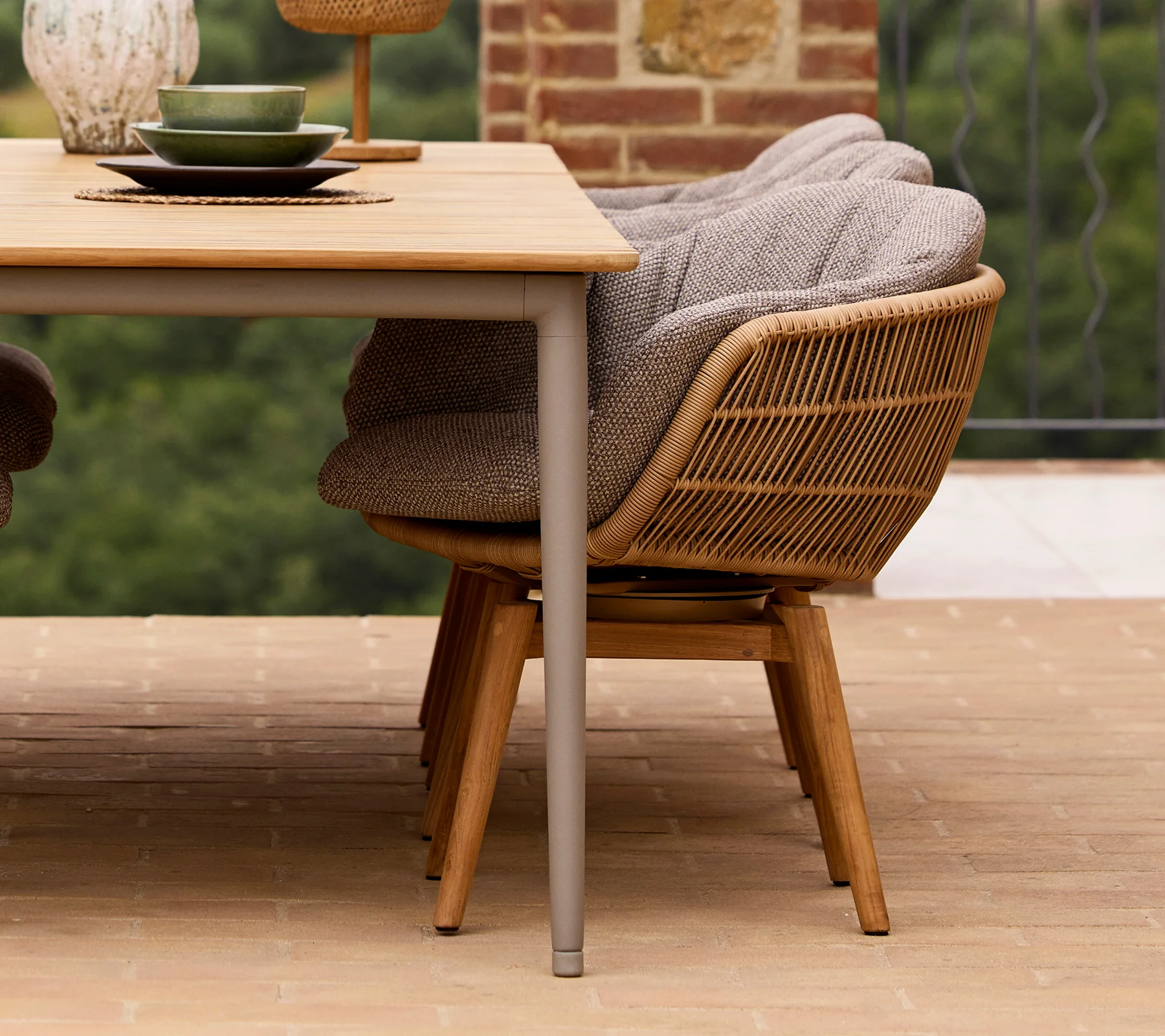 Stay chair w/teak swivel - Image 9