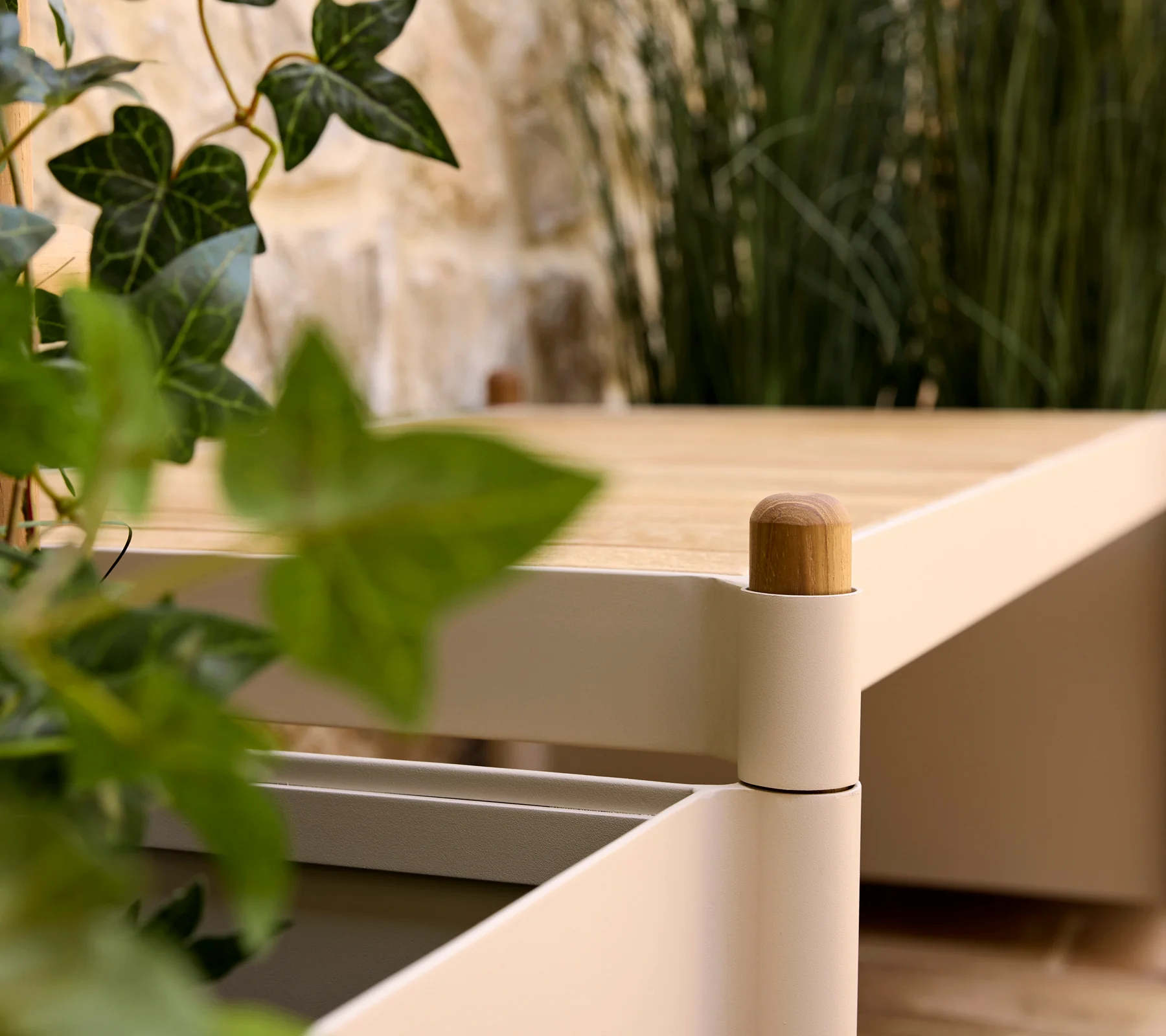 Sticks planter bench - Image 8