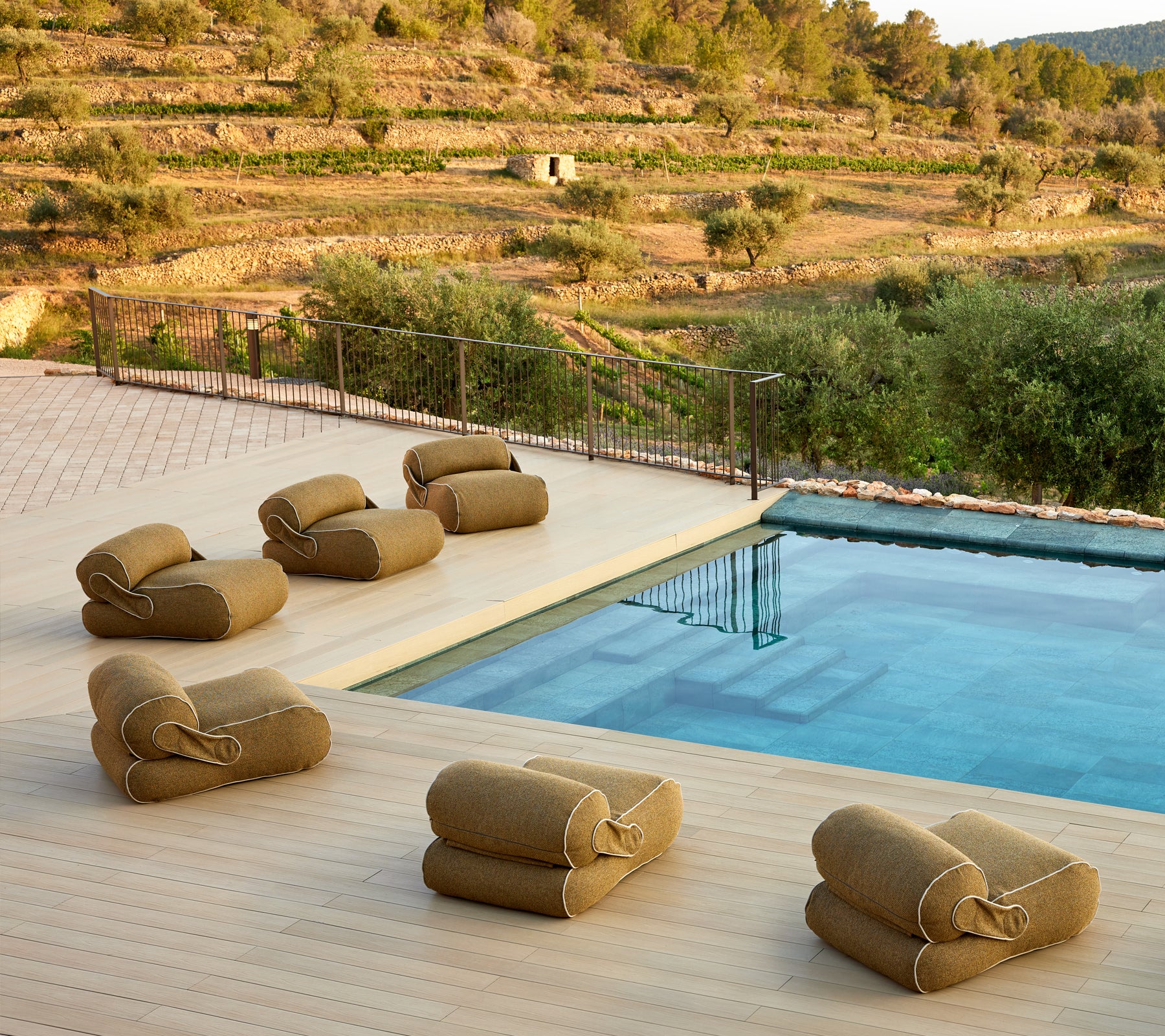 Unite lounge chair - Image 5